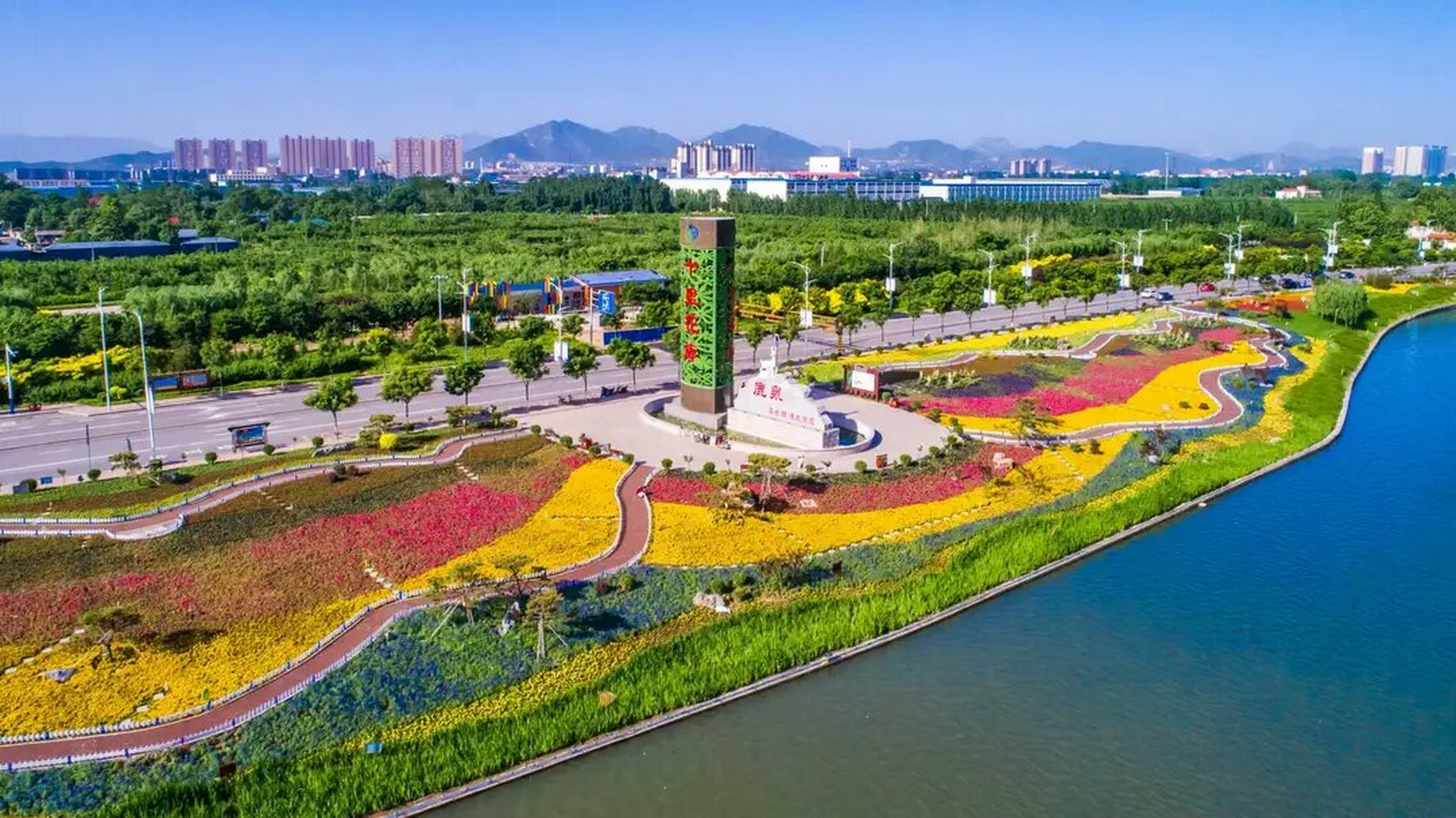 来我的家乡玩吧# 十里花廊  十里花廊,顾名思义是一处花海景观,依附