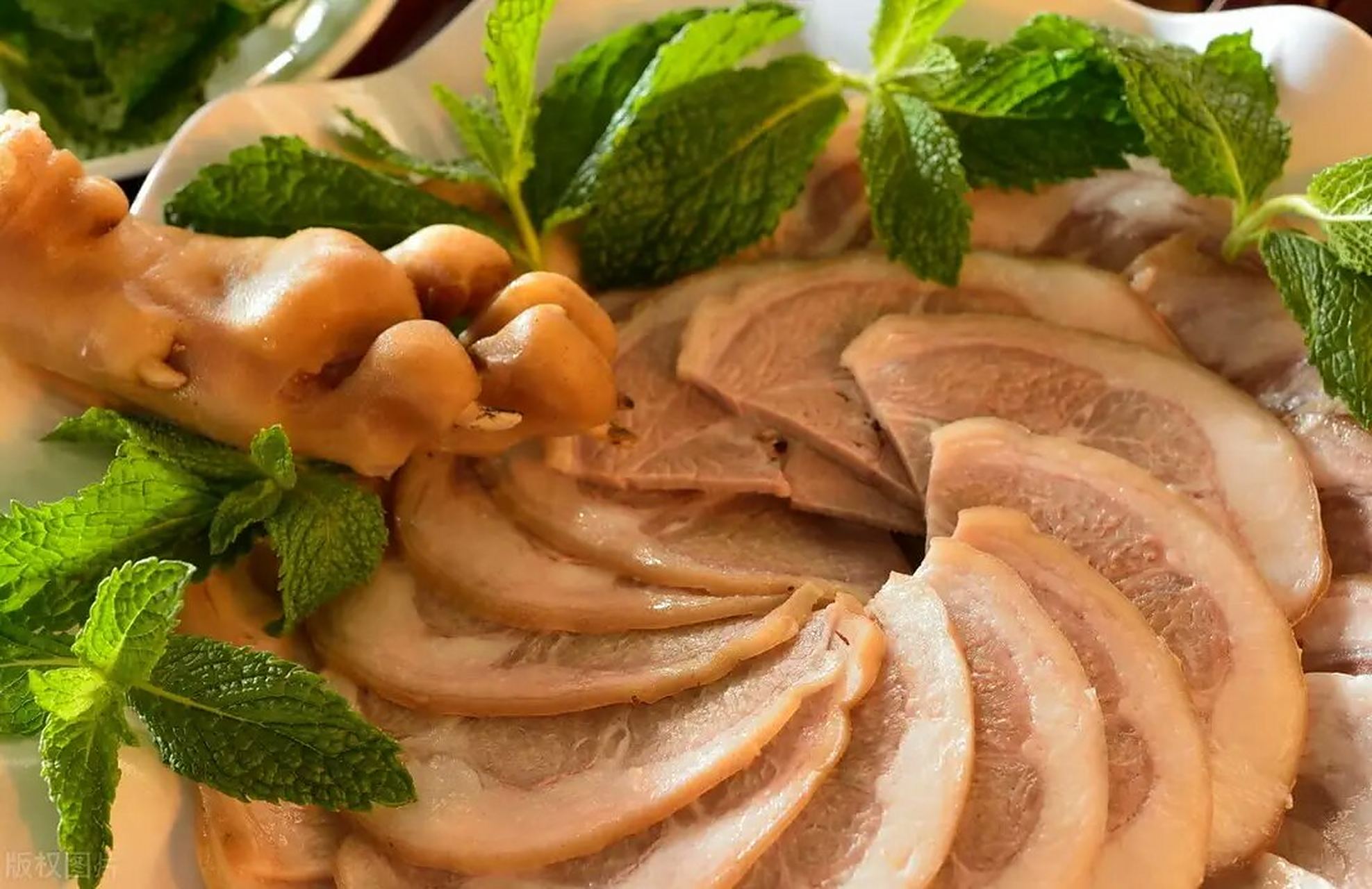 贵州生态美食品百度一下全知道# 花江狗肉,产于贵州省关岭县花江盏哪