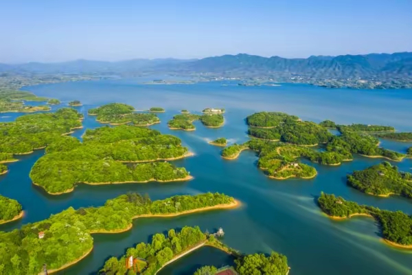 陆水湖风景区  陆水湖风景秀丽,碧湖千岛