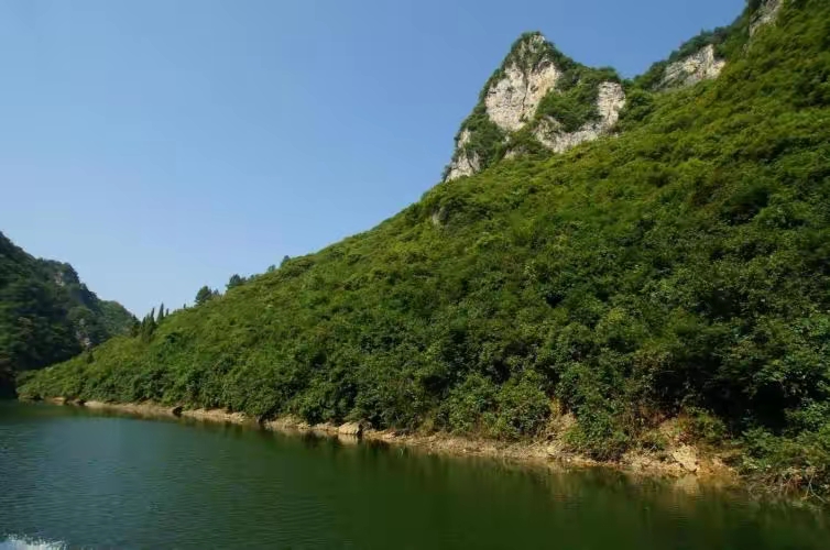 青山风景区  青山风景区位于安徽马鞍山市区东南20公里的当涂青山脚下