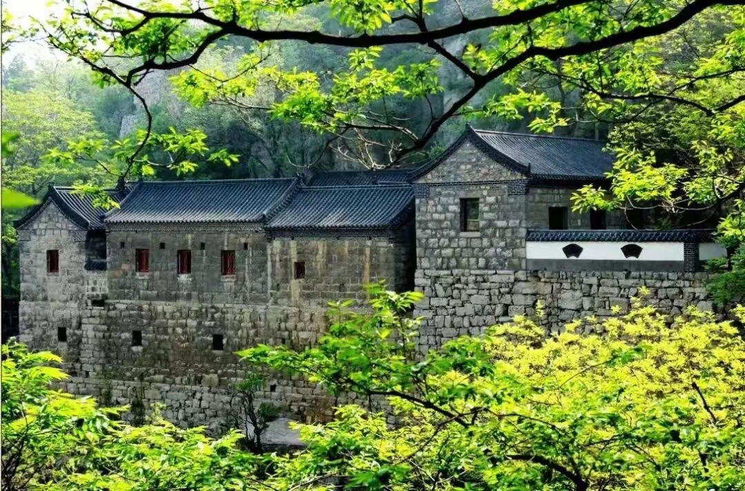 牛记庵古村落度假区位于淄川区昆仑镇,始建于清朝中期,有"天上的村落"