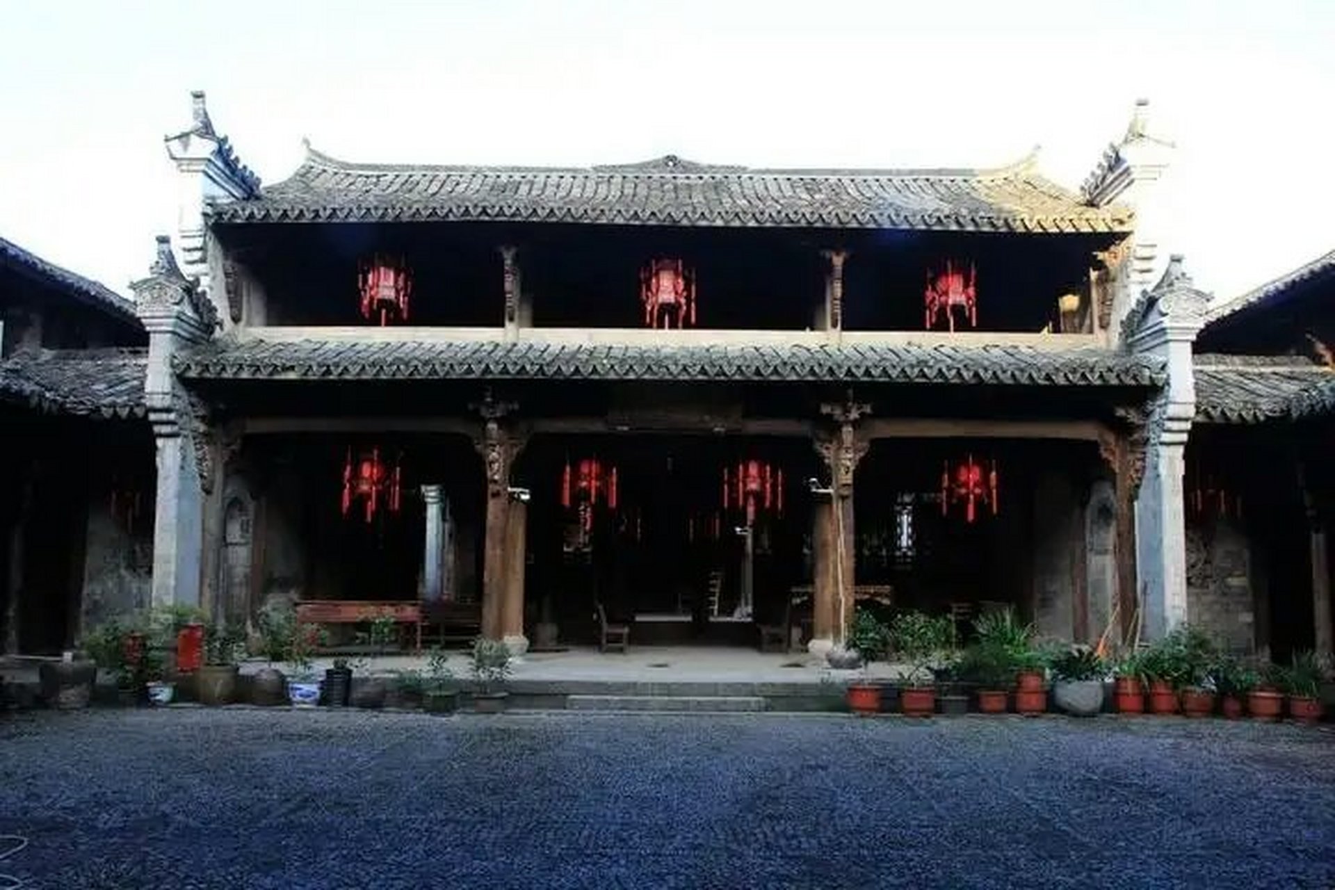 九进厅    隐匿缙云县壶镇,与世无争,1842年(清道光二十二年)由当地