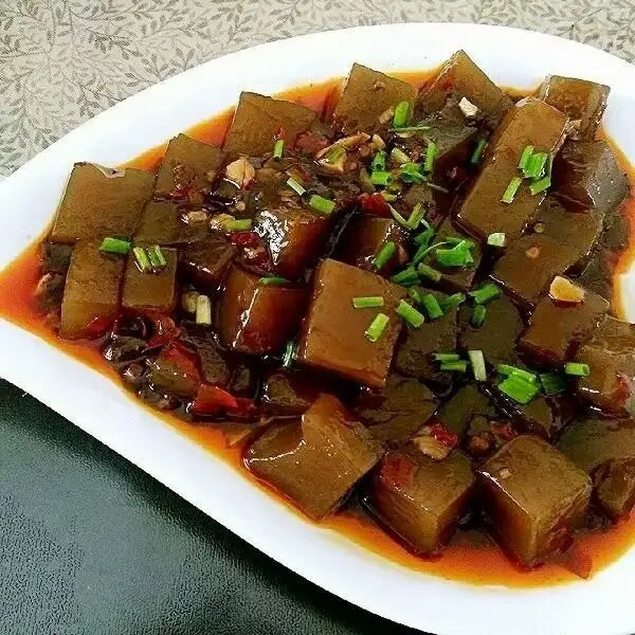 来我的家乡玩吧 红烧苦槠豆腐是最自然古朴的 也是瑶里非常天然的