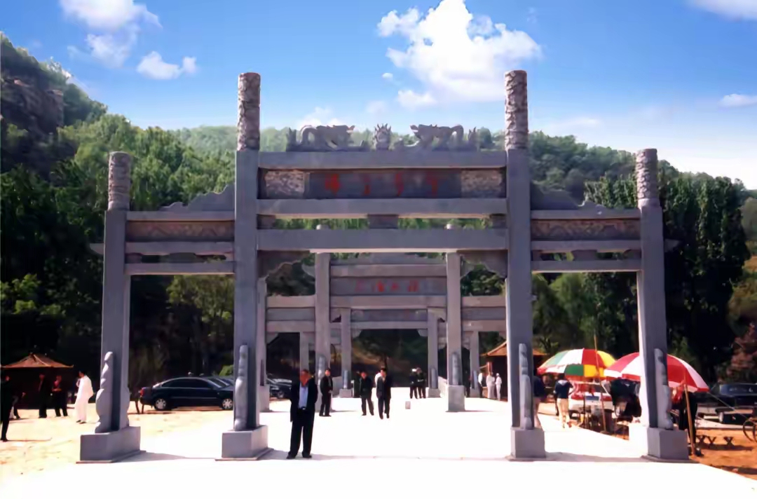 石门山风景区(4a景区)  景点自然和人文景观:石门山位于山东省济宁市
