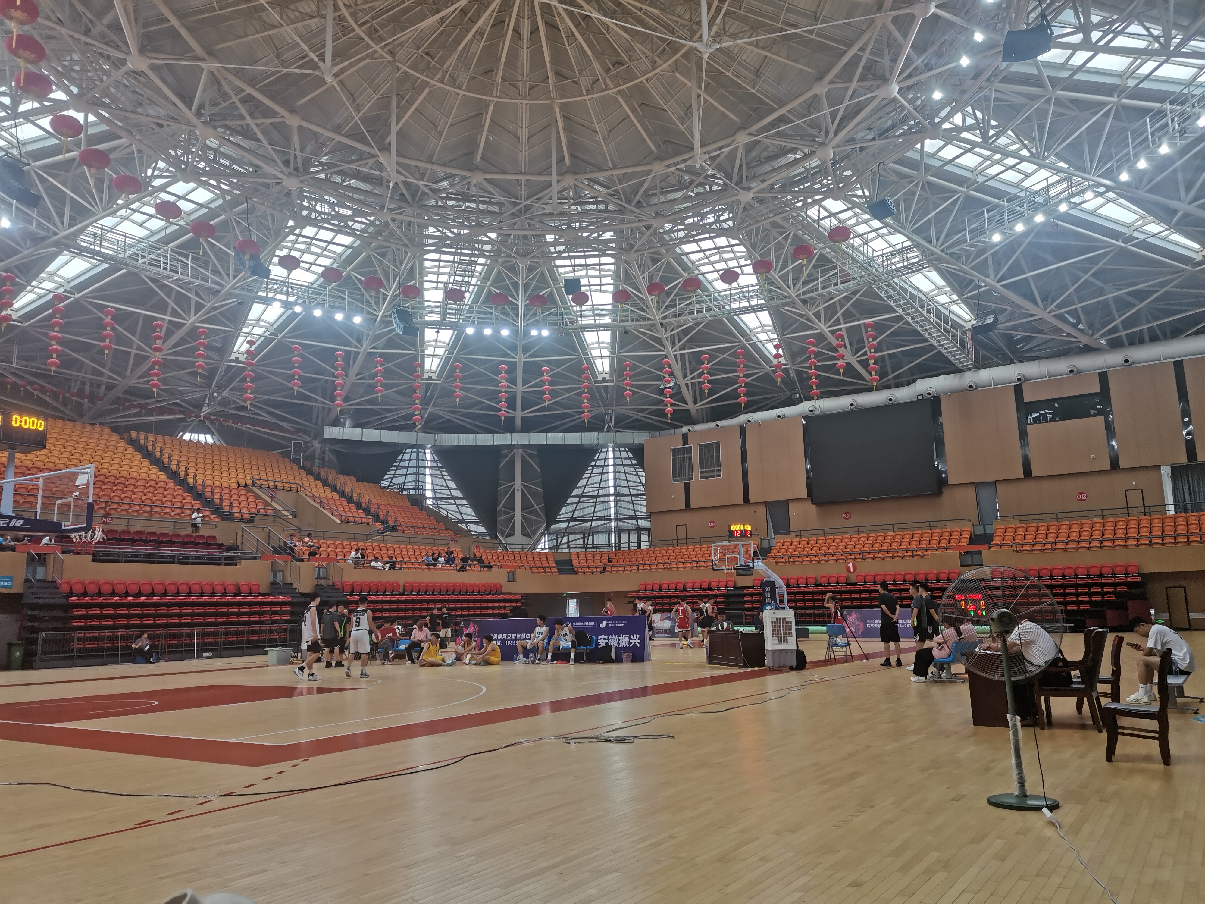 铁路管网建设,河流的治理,体育场馆的建设等等可以用日新月异来形容