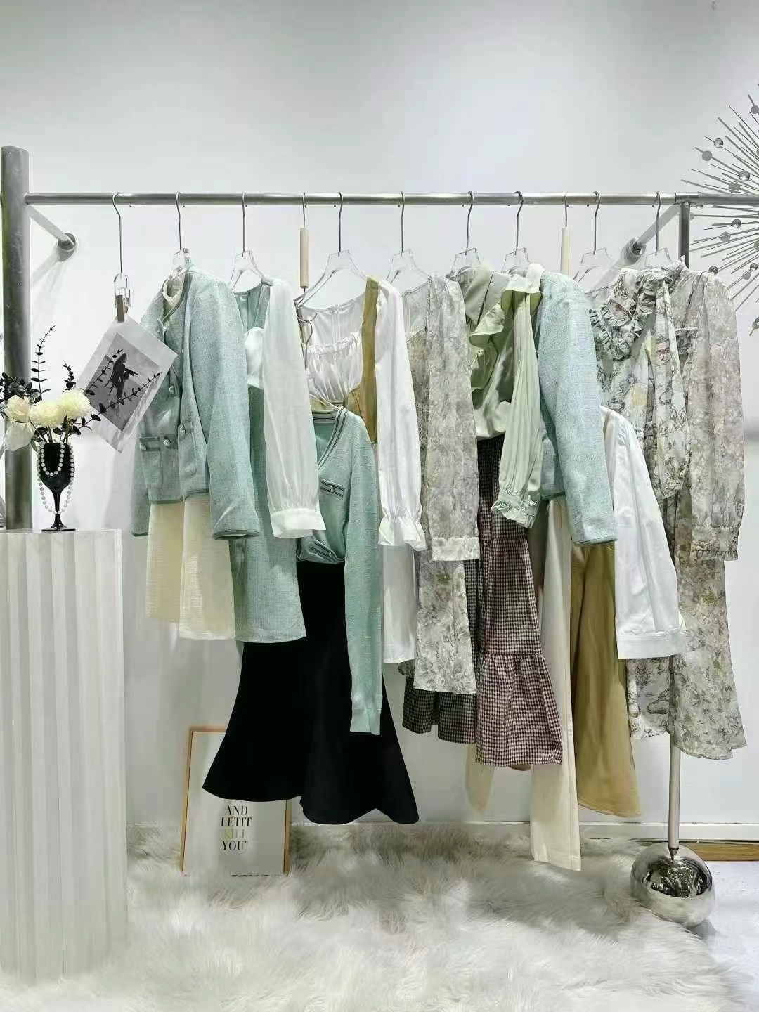 全国品牌服装尾货批发,一手女装货源,可供直播,实体,摆摊,卖场,二批