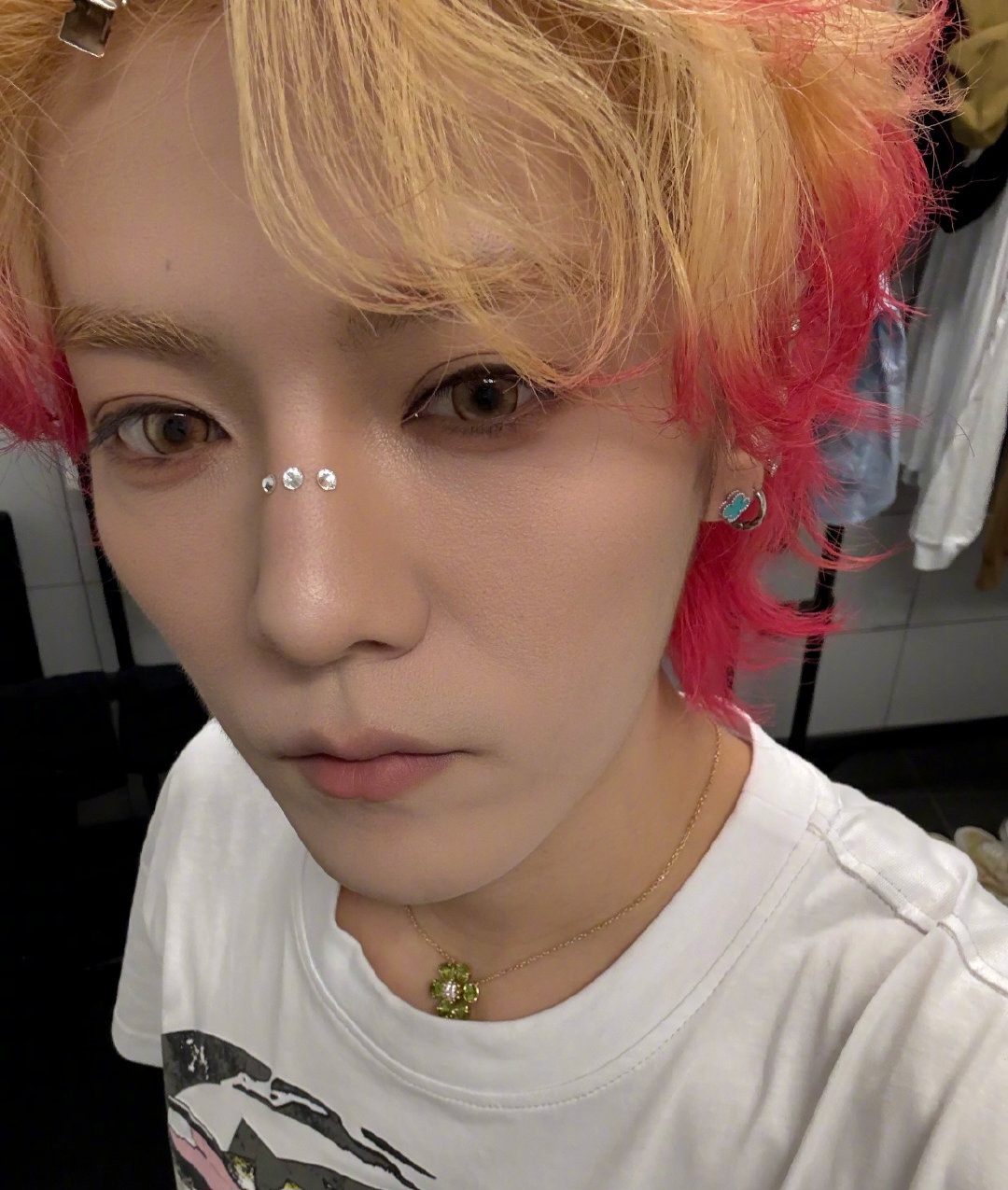 鹿晗这个新发色好像番茄炒蛋