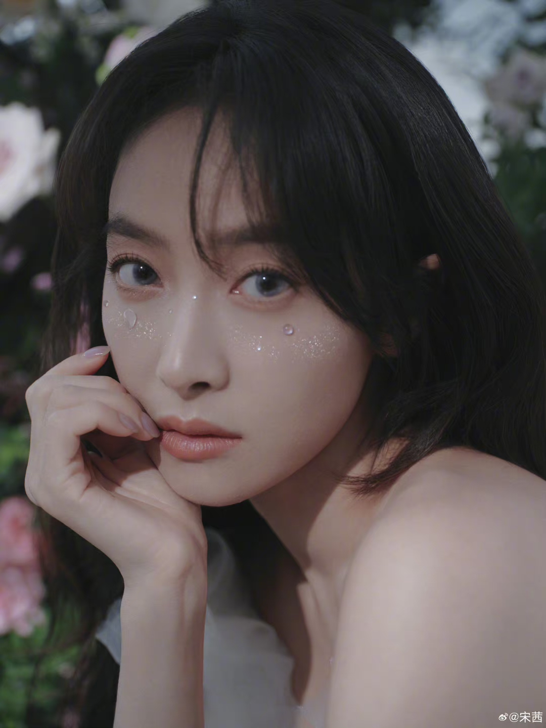 不知不觉,宋茜都出道15年了,以前那个青涩的小女孩孤身创韩娱的模样