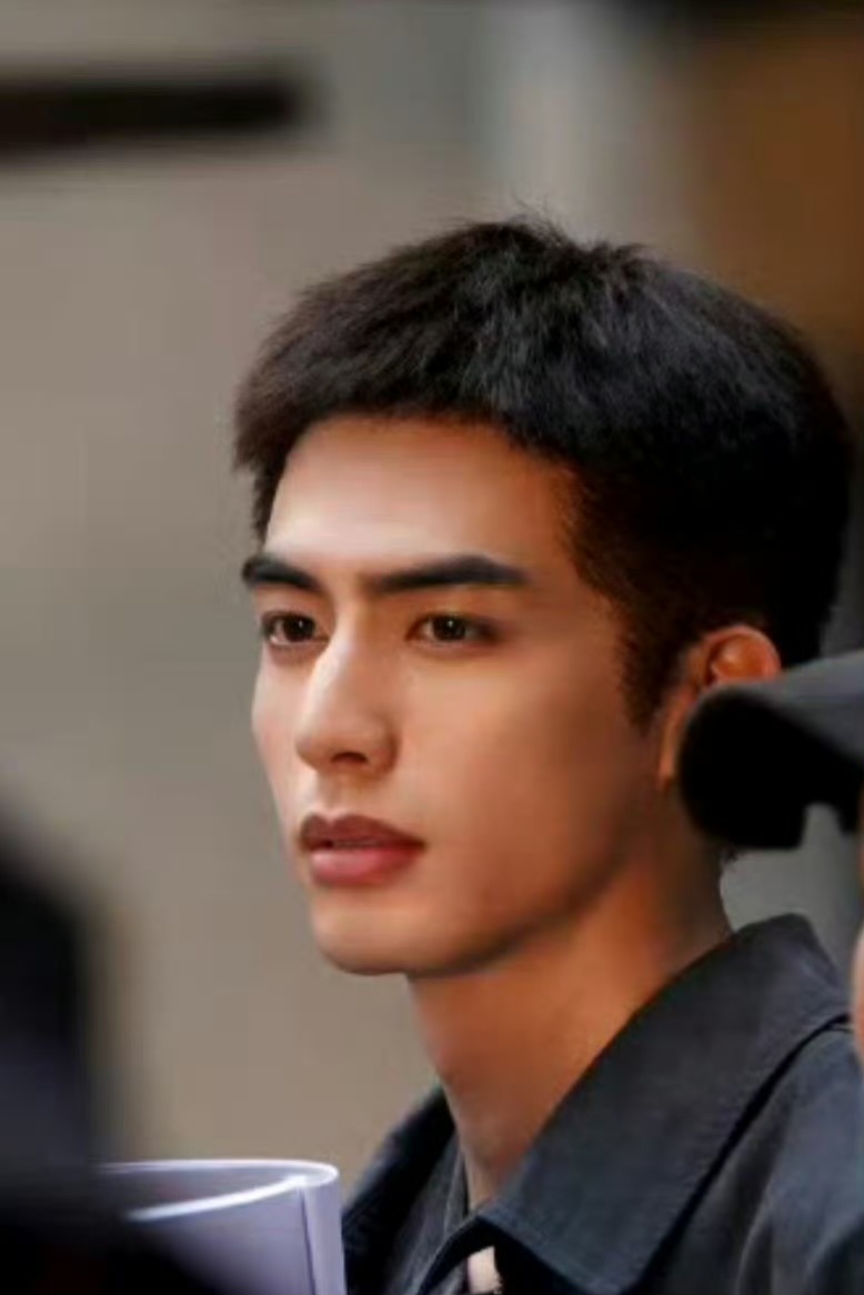 浓颜系确实什么造型梦驾驭啊,宋威龙这次可以走一走硬汉路线了