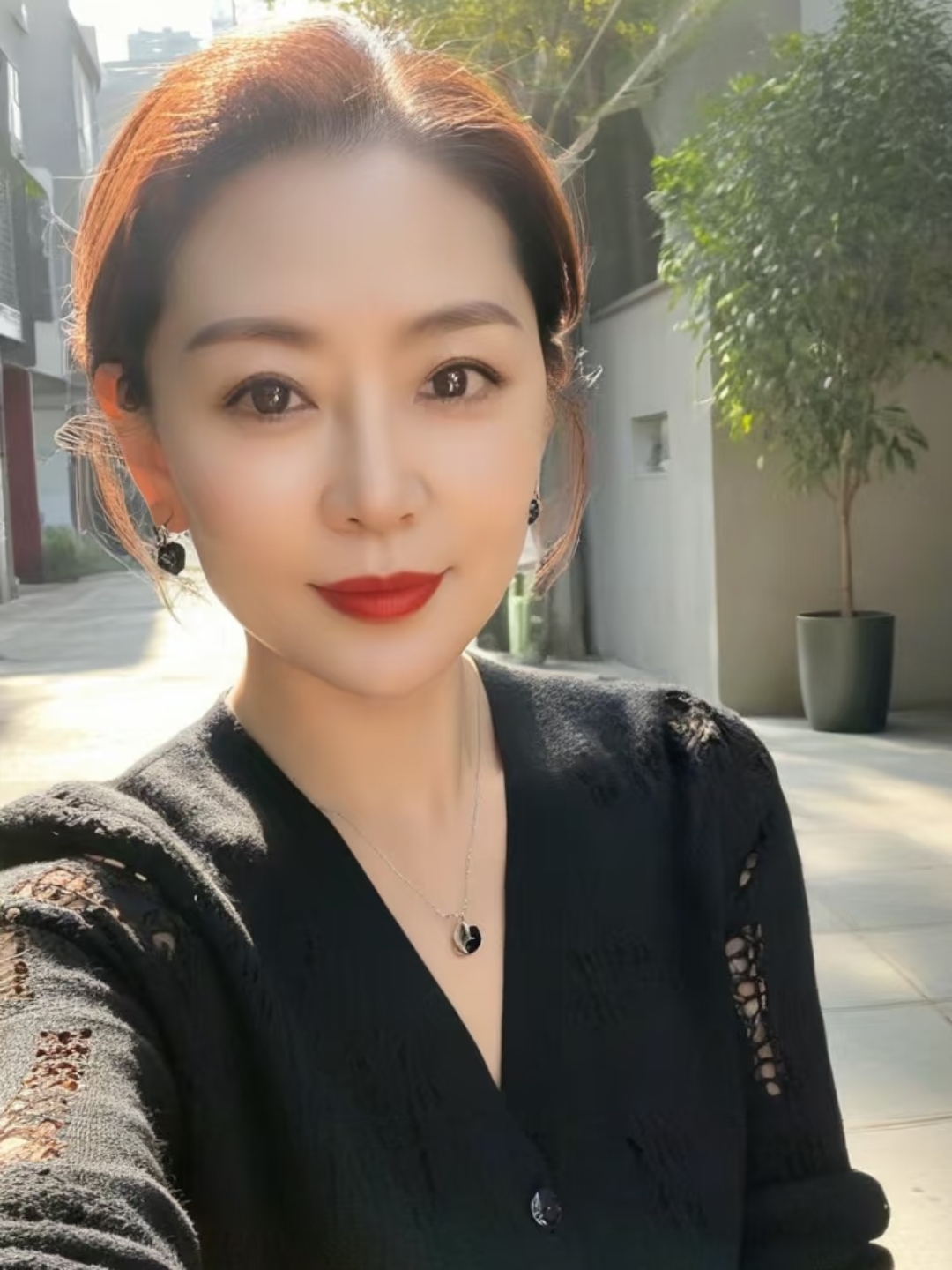 你帮过的人,他不一定会帮你,但是帮过你的人,一定还会帮你