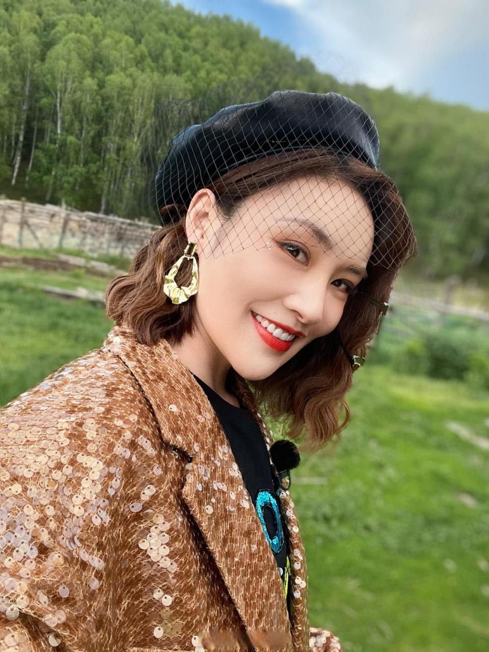 美女明星之沈夏@大王 (艺名叫大王)!沈夏加油!