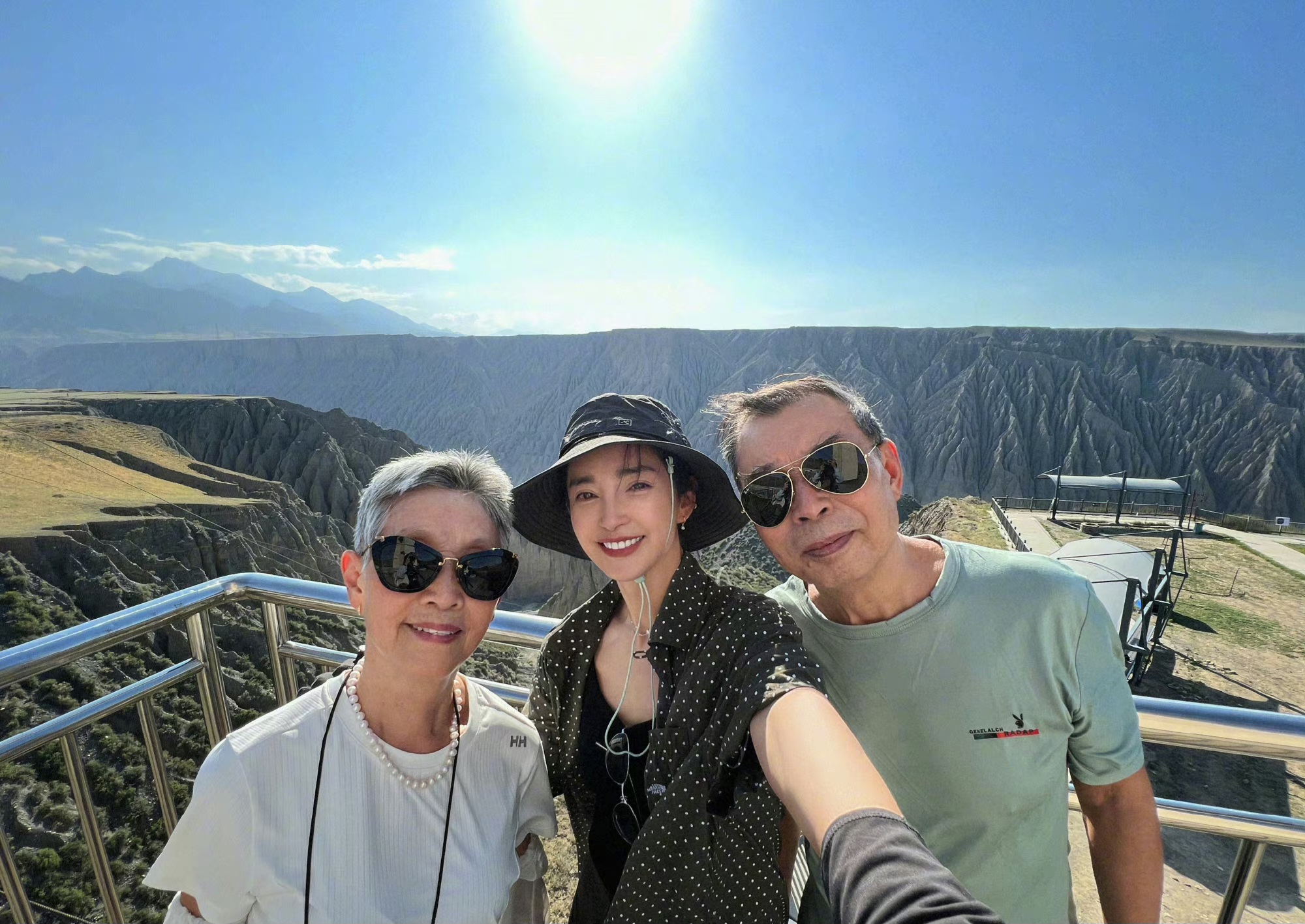 在娱乐圈,李冰冰是有名的孝女,用孝感动天也毫不为过!