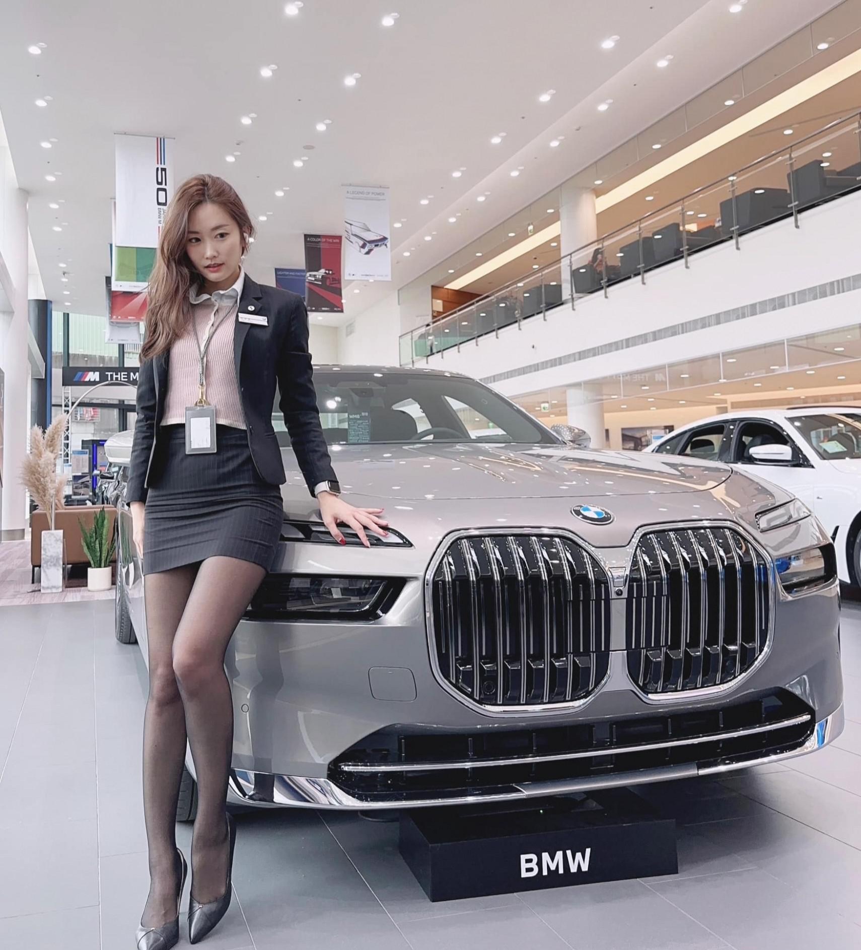 现在卖车的女销售,质素都这么高吗……040404