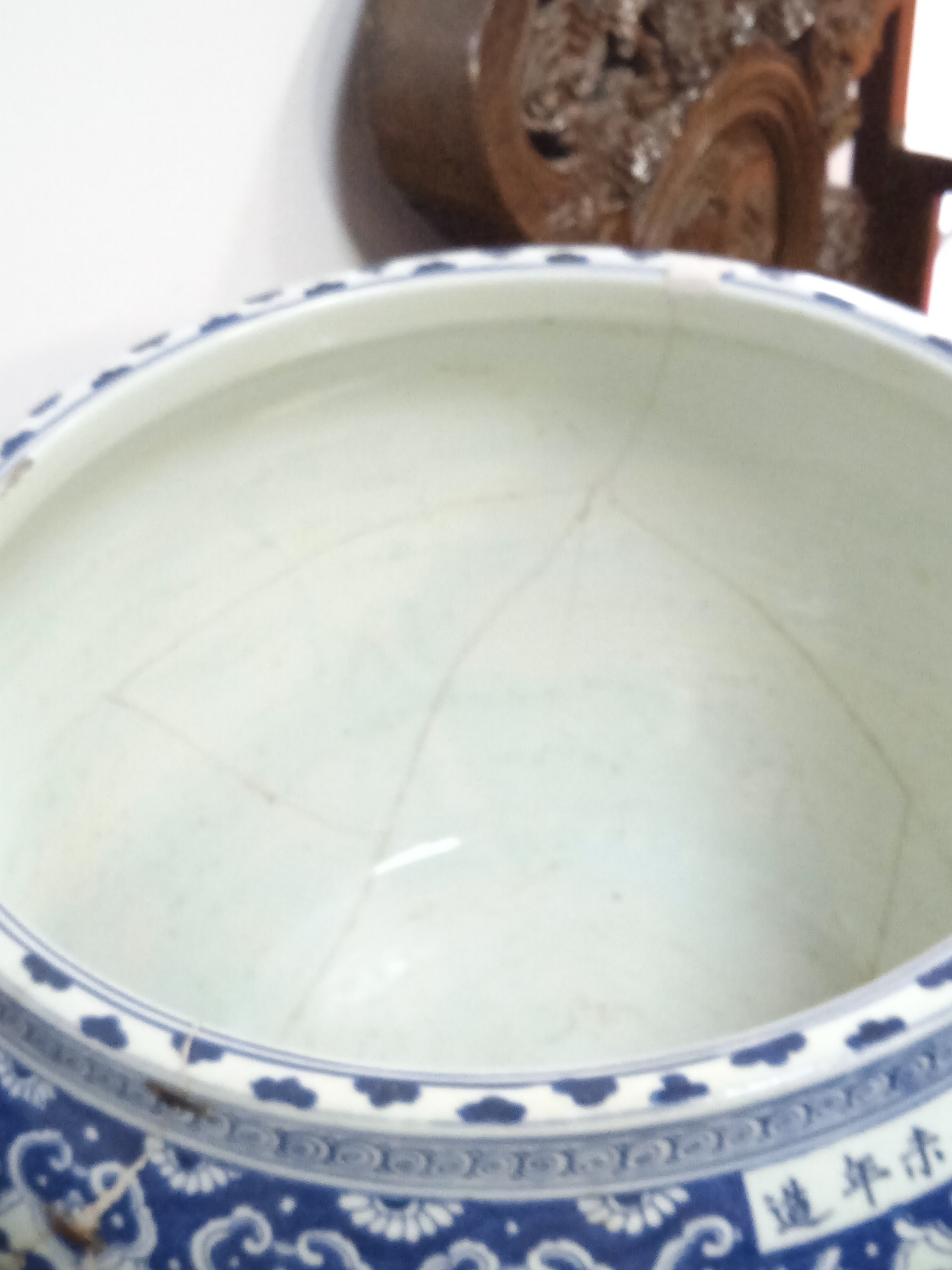 隆庆辛未年造青花婴戏喜上眉梢图纹大缸,青花发色艳丽淡雅,回青料蓝紫