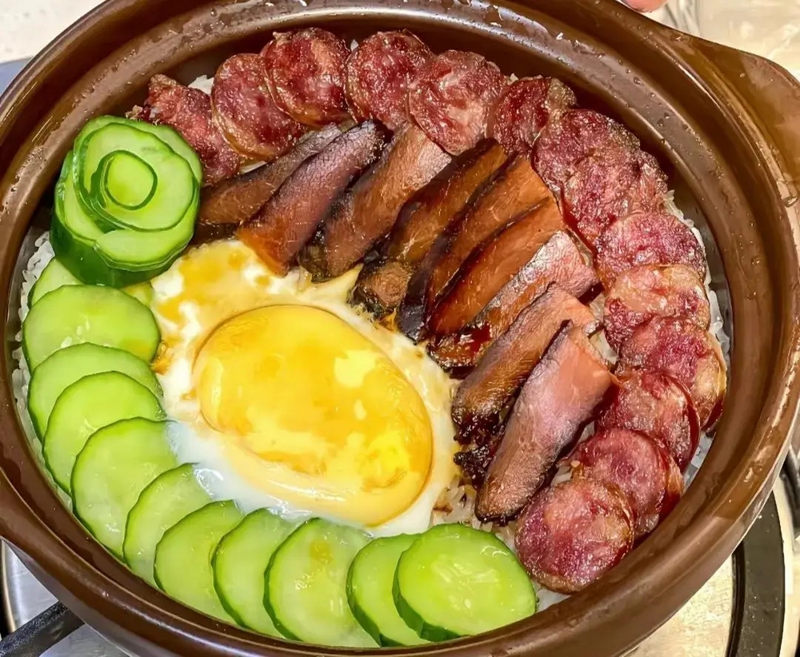 广东腊味煲仔饭[嘻嘻][嘻嘻]