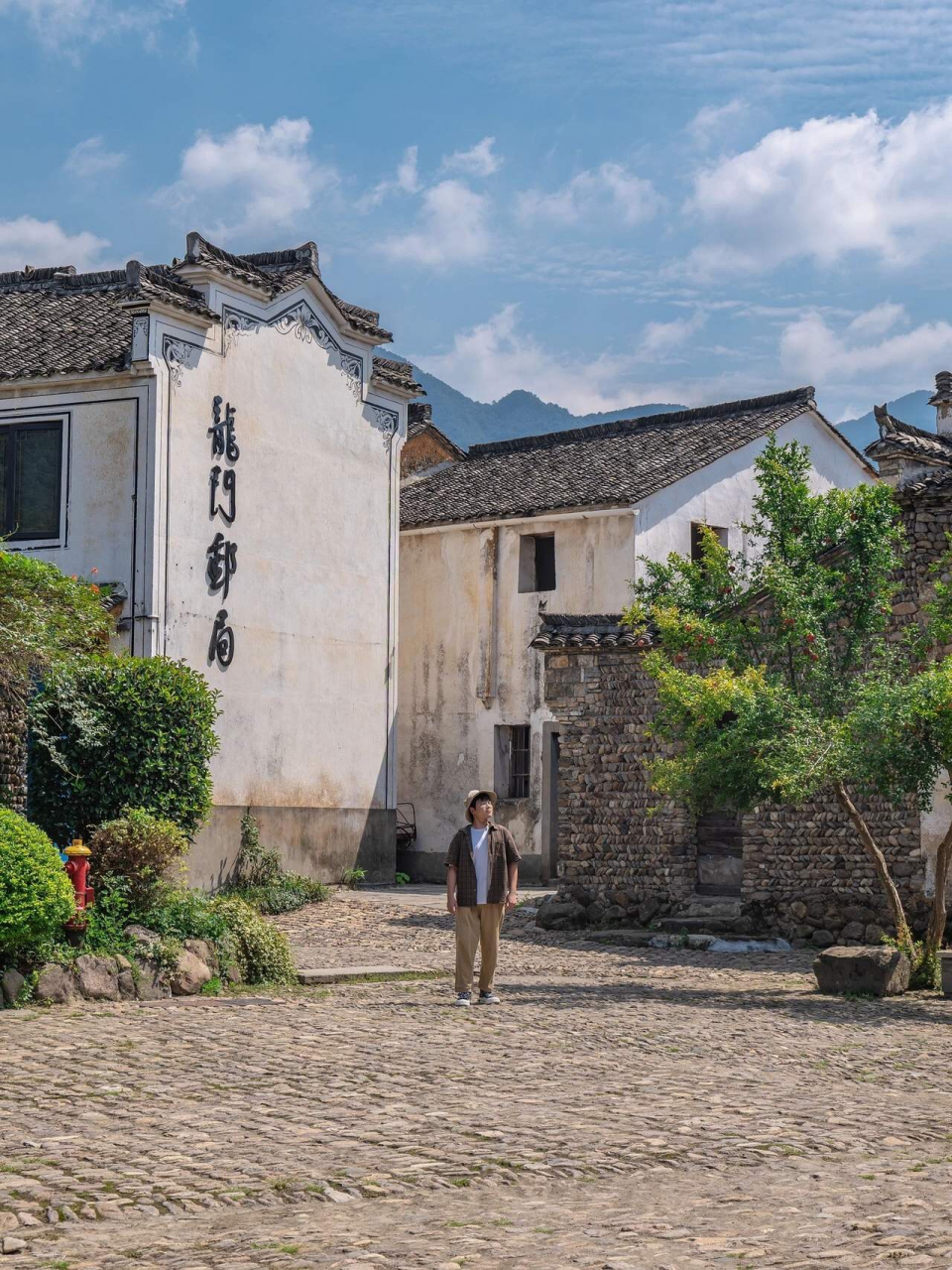 家家互通,宁静又古朴是这里的特色 古村边便是《富春山居图》的作画地