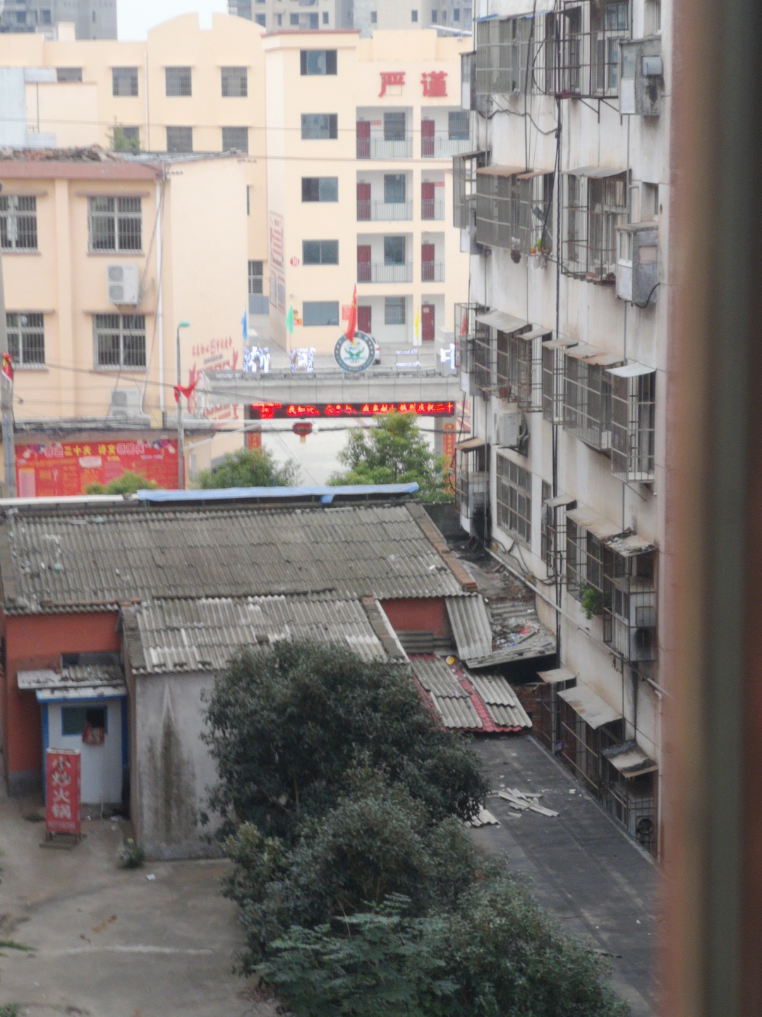 位于湖北省随州市曾都区淅河镇第二中学学习校,每天早上五点多就开始