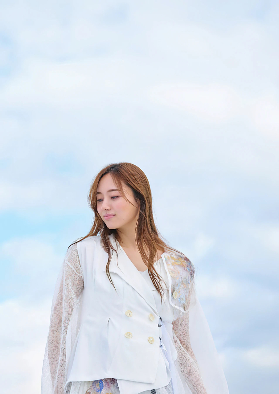 日本美女歌手梅泽美波#日本#   1999年出生于日本神奈川县, 身高170cm