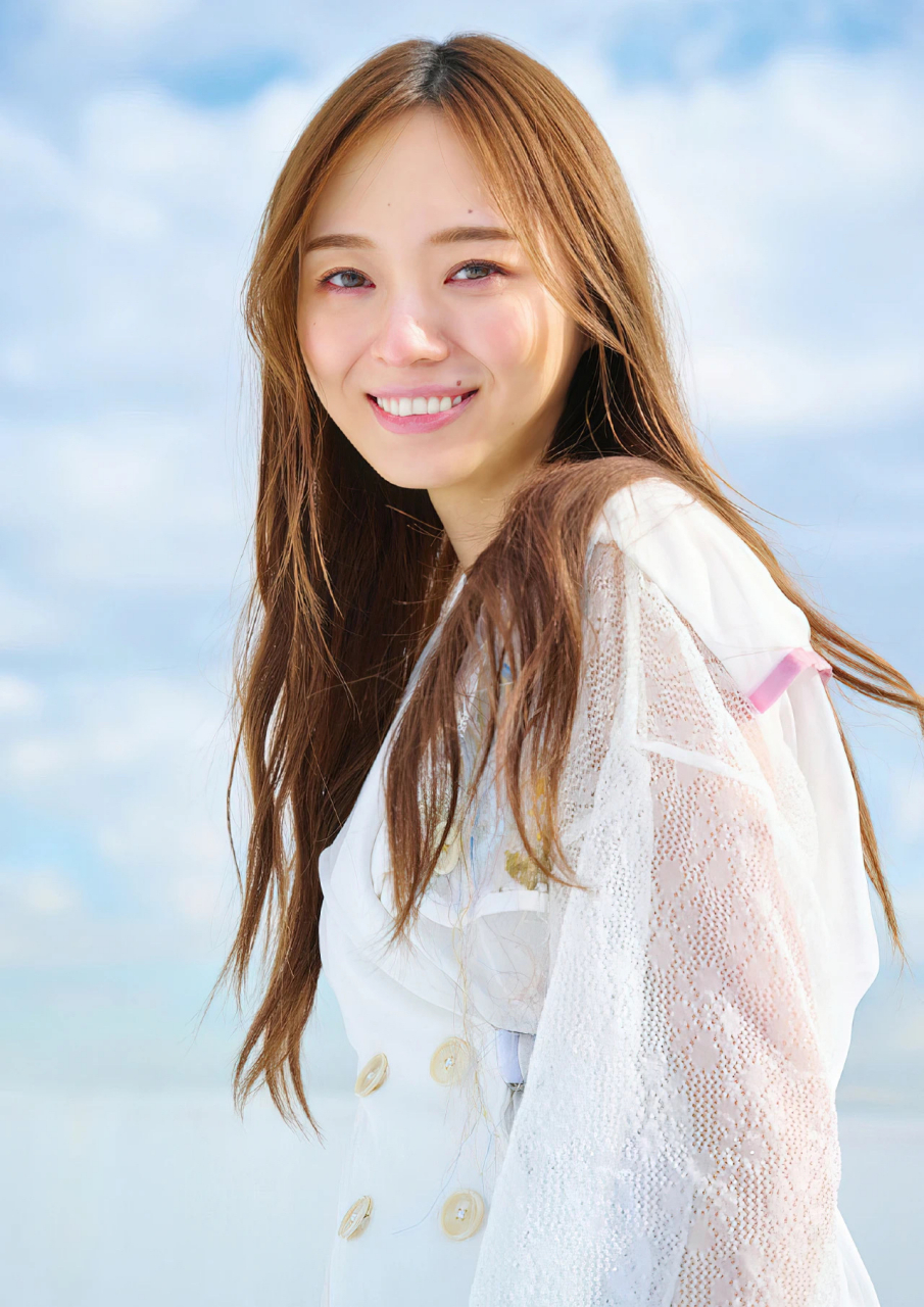 日本美女歌手梅泽美波