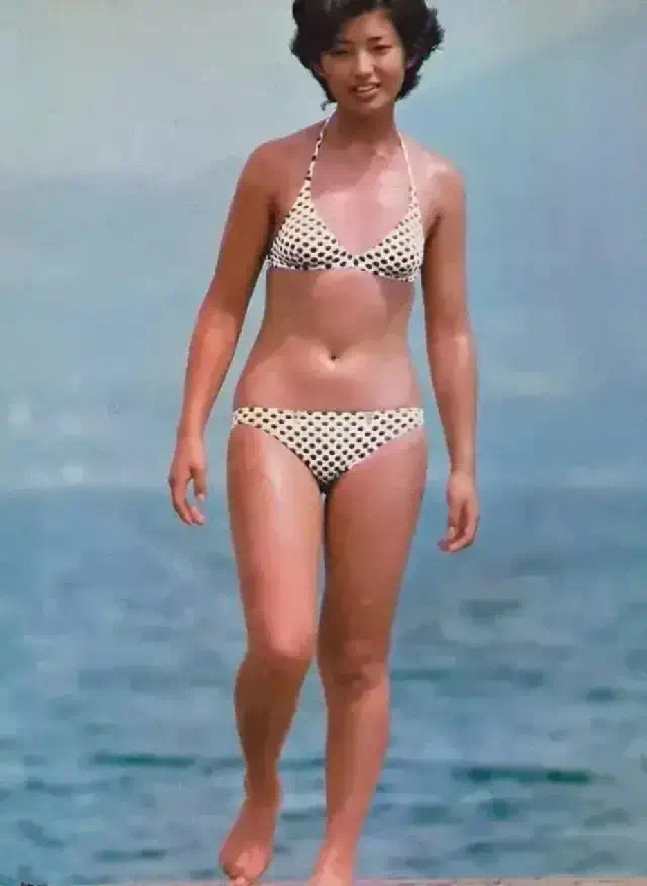 80年代9591著名演员山口百惠的泳装写真#写真# #日本# #山口百惠