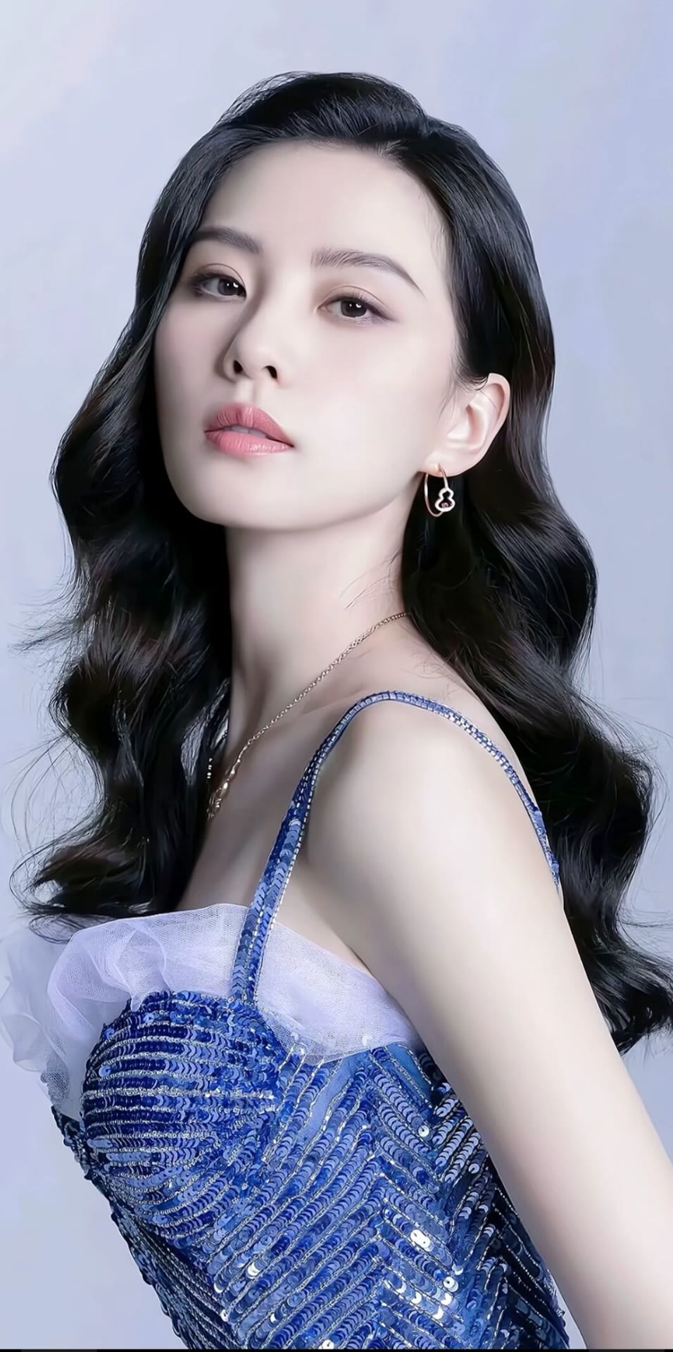 刘诗诗(原名刘诗施),1987年3月10日出生于北京市,中国内地影视女演员