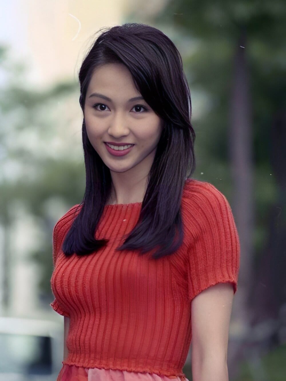 黎姿,她的优雅气质和迷人魅力让人眼前一亮!