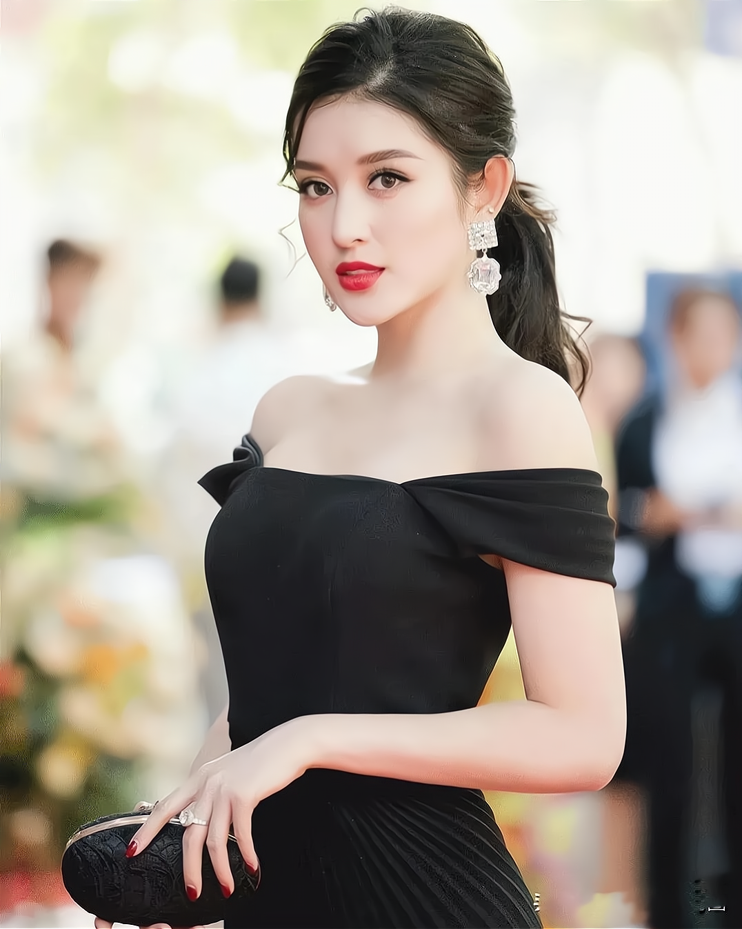 越南模特阮宣眉因其美貌和魅力在.@明星爱分享的动态