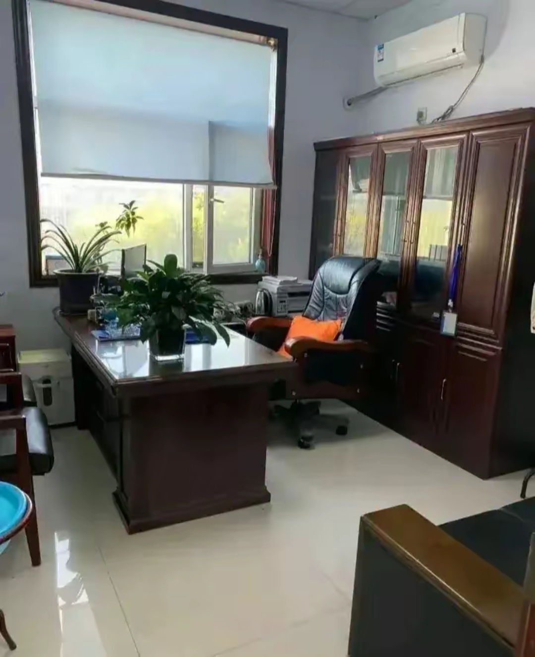 这格局,大家猜猜这会是啥级别的政府官员办公室呀?