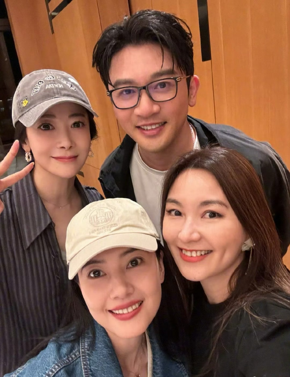 陈紫函,陈秀丽在北京观看苏有朋演唱会,贾静雯隔空送祝福并感谢陈紫函