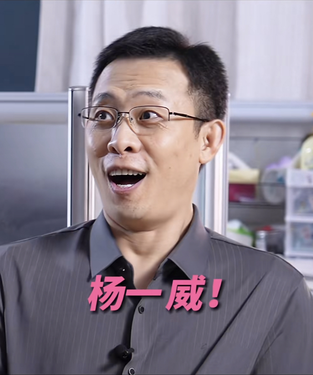 之前一直跟别人安利漫长的季节自己没时间看,看张译这表情,我要去追