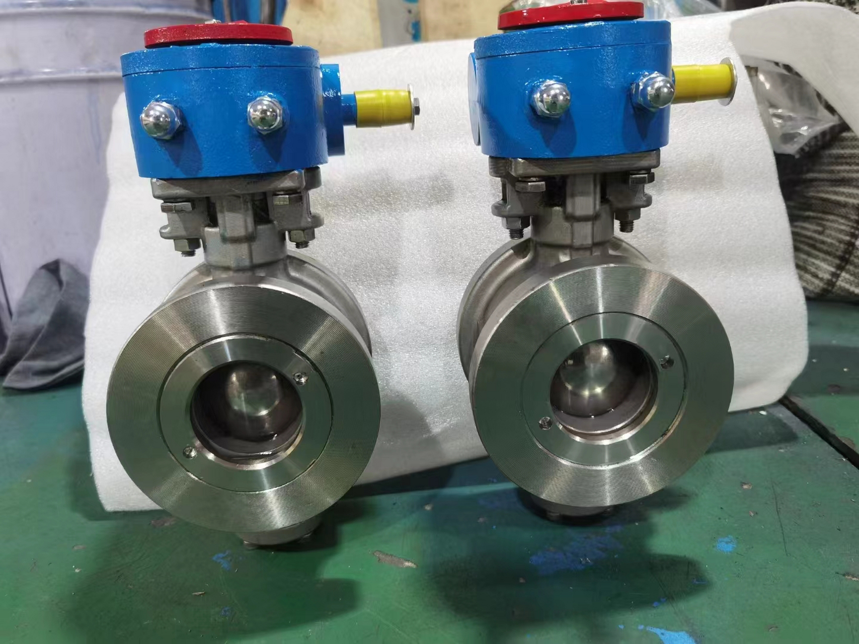 安装简单:v型对夹球阀的安装非常方便,不需要安装管道和阀门,可以