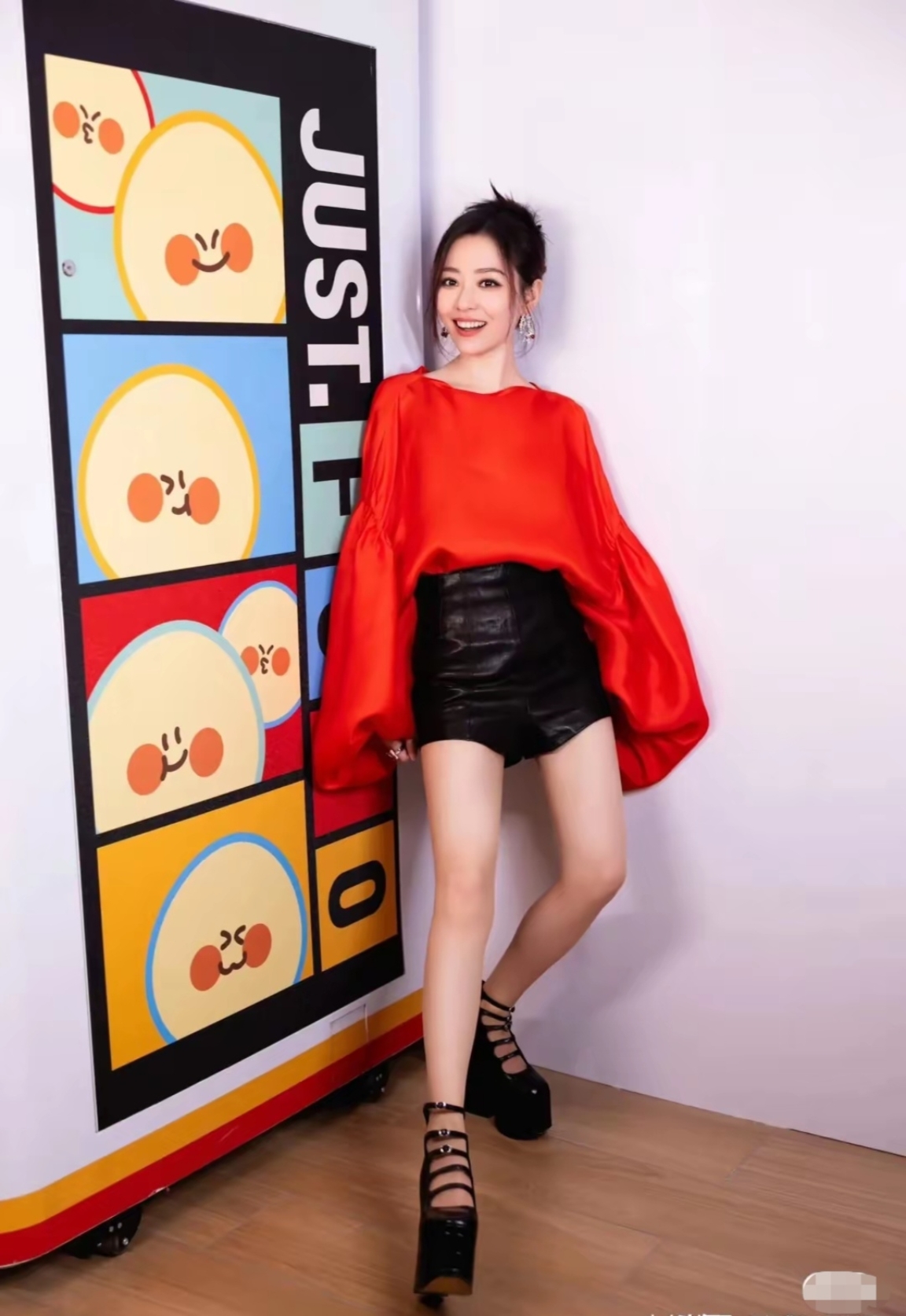 张靓颖穿红色,分分钟成为最靓的女生.