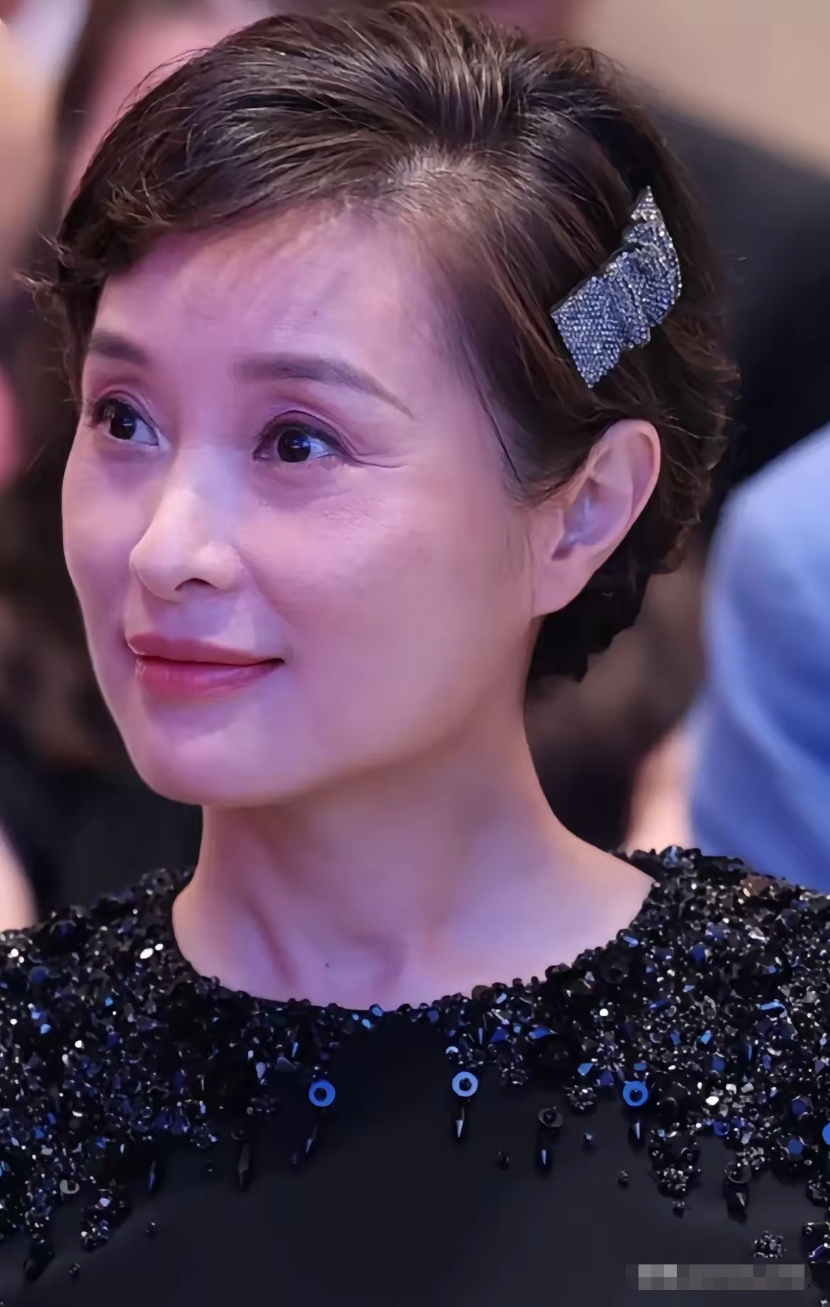 点燃夏日文旅# 女星中也好像只有吴越和袁泉打扮得体大方.