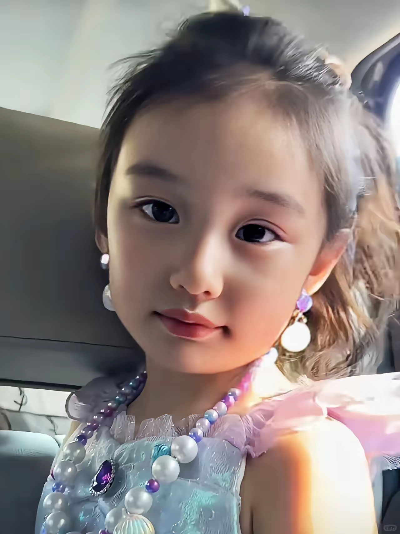 杨幂女儿小糯米这是开了"颜值外挂"吧!