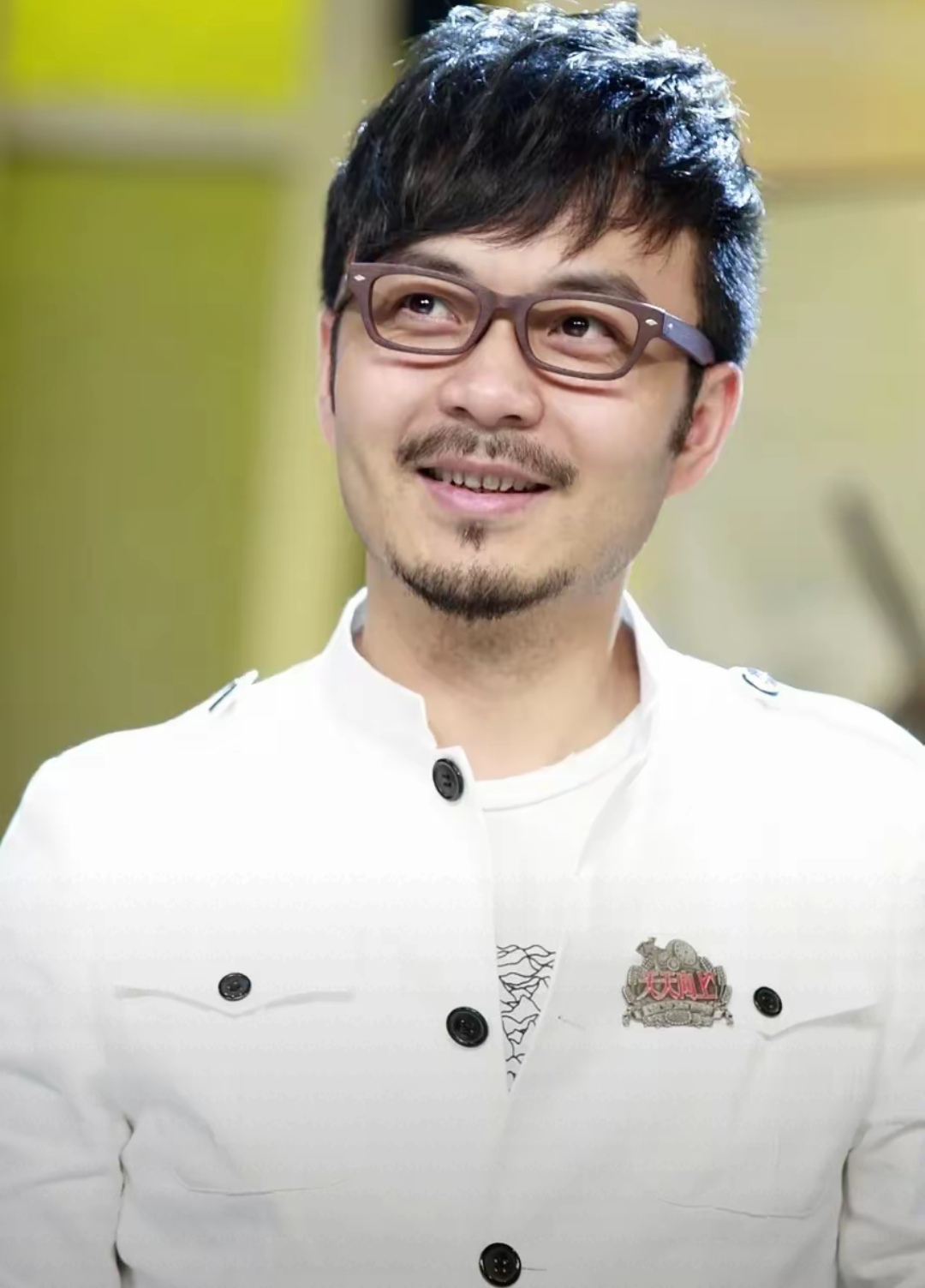 员工全是听障人士,汪涵年轻照片汪涵个人资料简介汪涵眼镜汪涵出道后