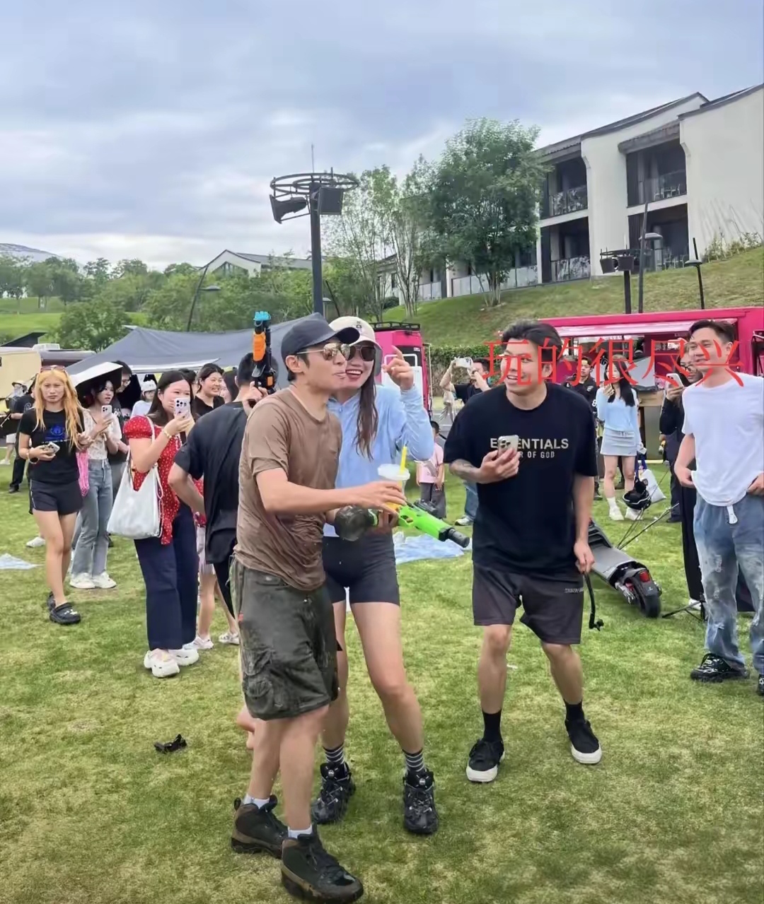 撒贝宁一家在千岛湖炸街啦
