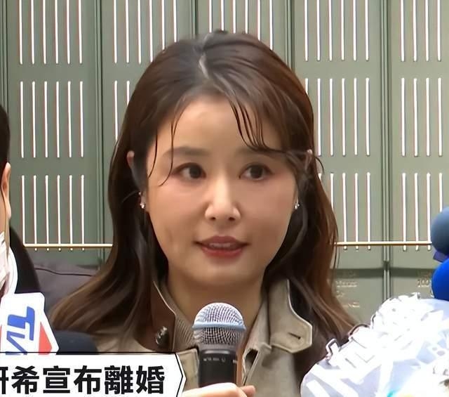 2月20日,林心如罕见露面出席某品牌的线下活动