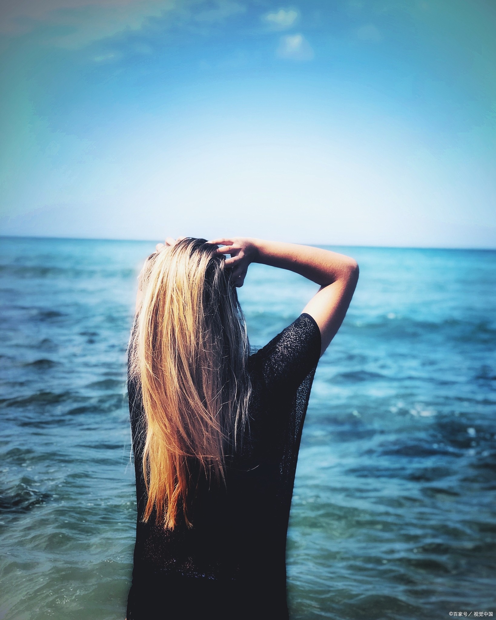 这么热的天,我现在就跟老公俩人在家,进门都得赶紧把胸罩脱了