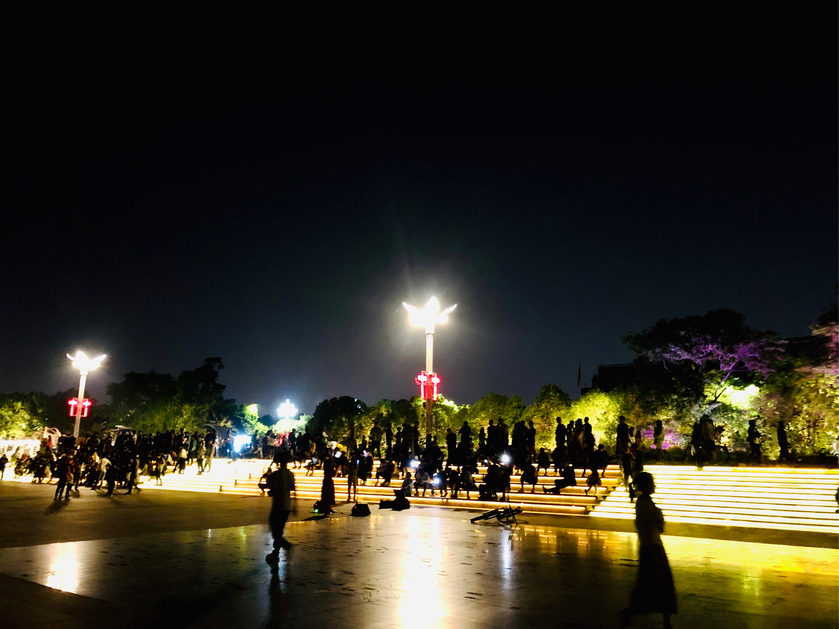 昆明海埂大坝夜景图片