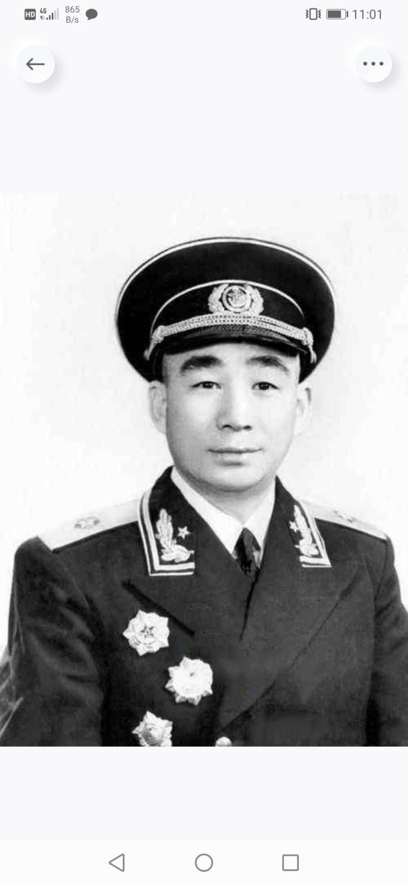 建国后,易耀彩带妻子回老家,才知道原配老婆还活着,等了他20多年.