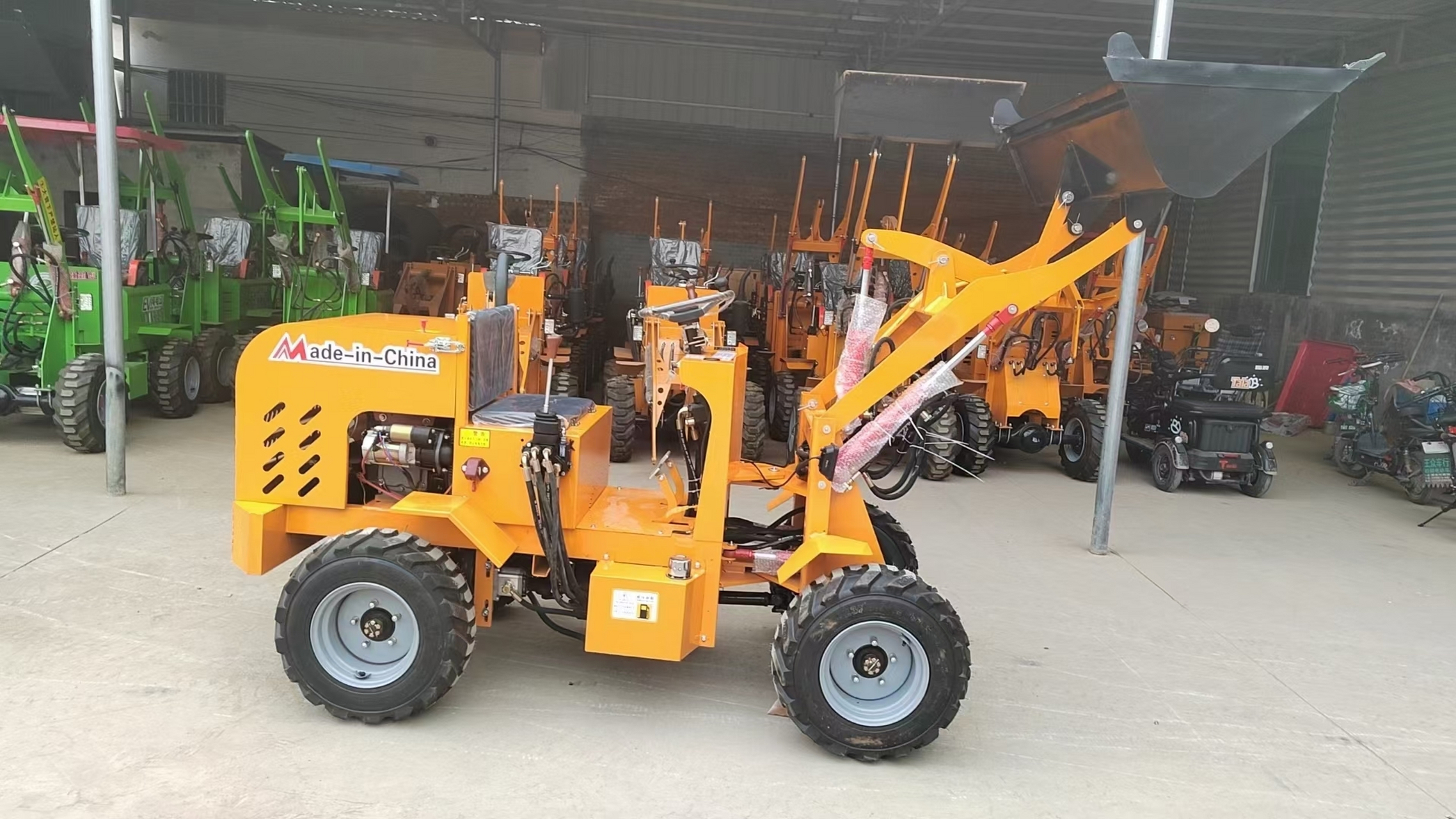 新款25马力柴油四驱小铲车加装建议遮阳棚