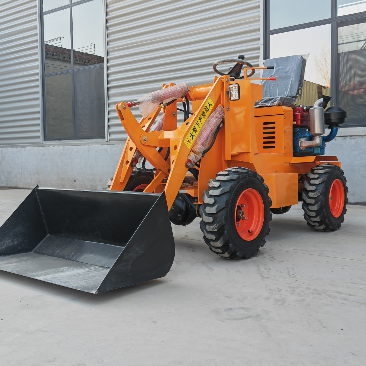 25马力小铲车小型柴油四驱小铲车养殖清粪小铲车产粮食小铲车