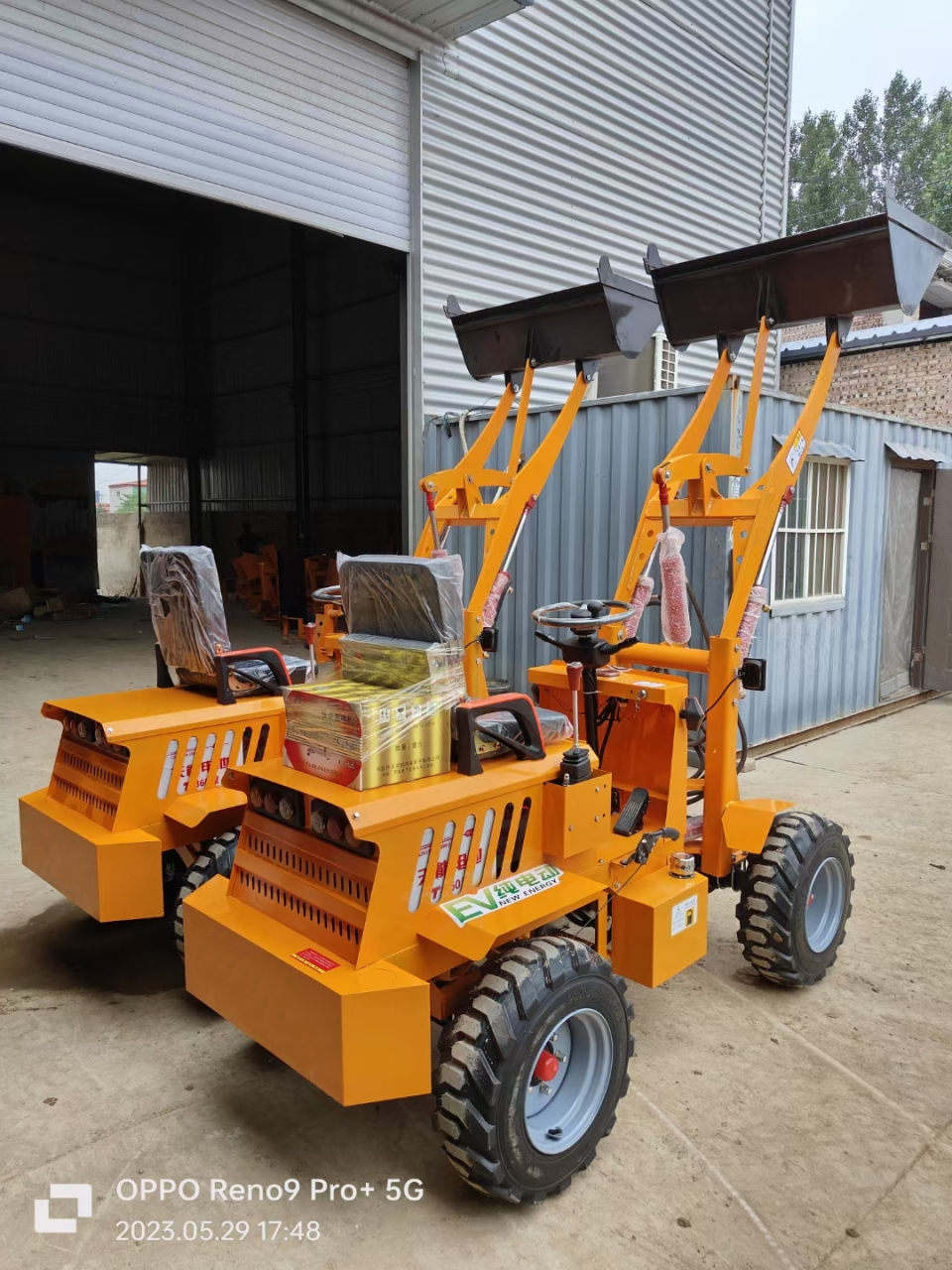 新款25马力柴油四驱小铲车加装建议遮阳棚