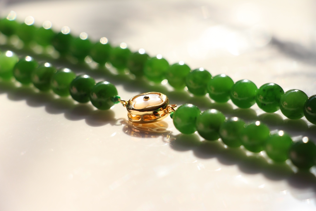 和田玉碧玉项链 玉质细腻,肉眼无结构,入手即油,色泽莹润,抛光精美