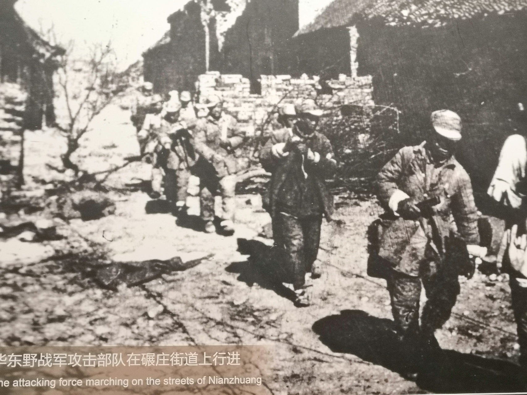 碾庄巷战 碾庄战役       碾庄战役是解放战争的一场战役,它是发生在
