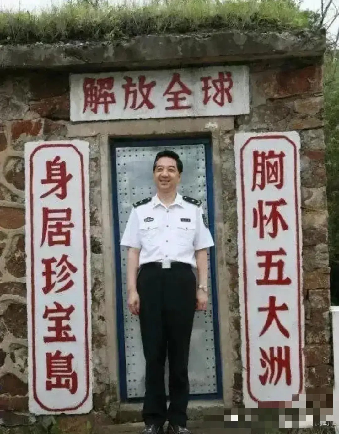 张召忠,1952年出生于河北沧州,国防大学教授,副军职,少将衔,网传为"