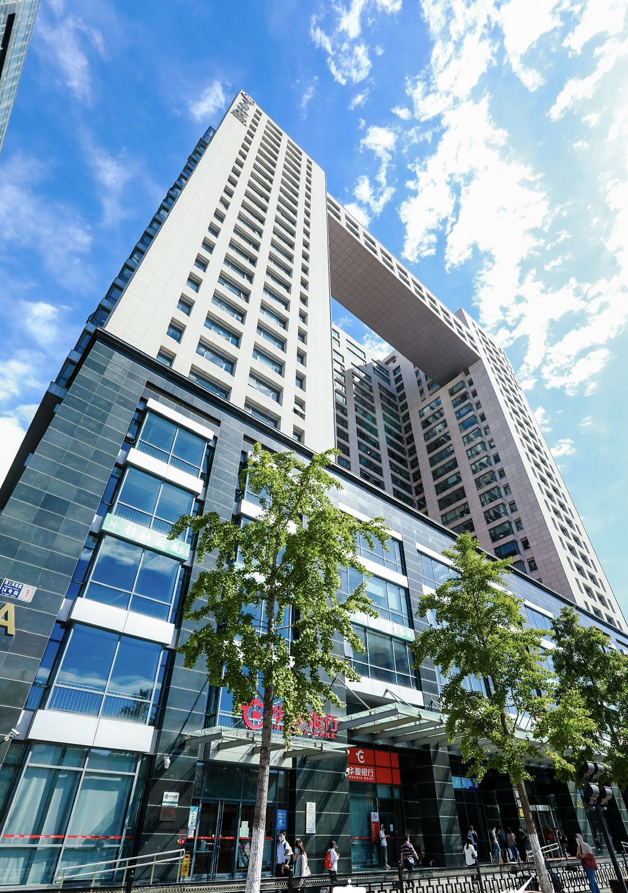 首科大厦精装修带家具面积 楼层:13层1301-1302 面积