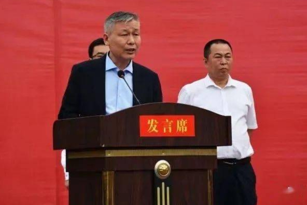 赵长龙担任恒大集团董事长后,面临着巨大的挑战,需要采取一系列措施