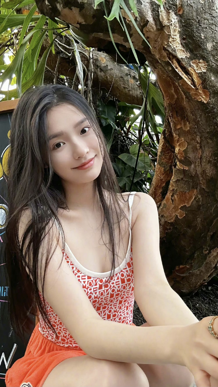 这不林允要变身美人鱼公主啦,跟着一起去吧9999.#热点周季赛