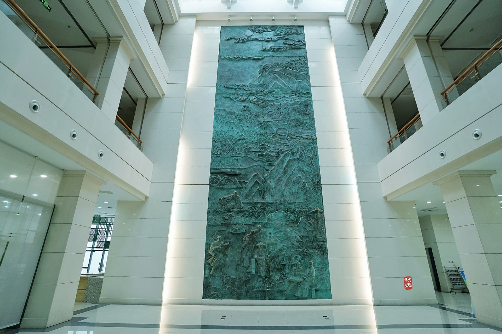 常熟美术馆内的红豆树 #夏日清凉好去处# 走进常熟美术馆,在一方不大